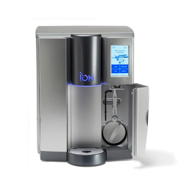 ION 400 Touch waterkoeler met geopende servicedeur en intern filtersysteem